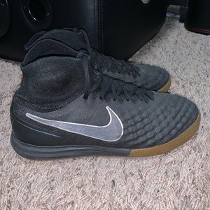 Nike magistax SIZE 7.5 indoor soccer shoes
